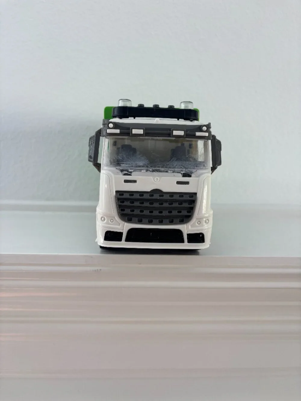 Recycling Truck Toy - Lights Up - Makes Noises - Container Lifts & Opens